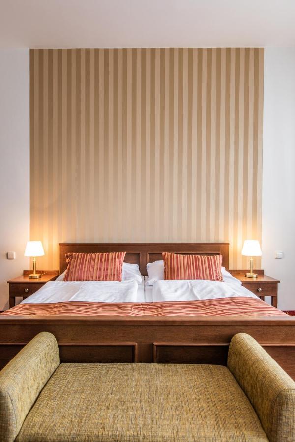 Hotel U Zlatého kohouta Kroměříž Esterno foto