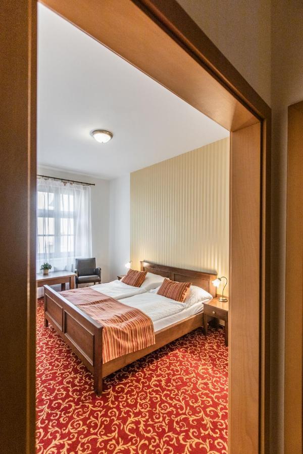 Hotel U Zlatého kohouta Kroměříž Esterno foto
