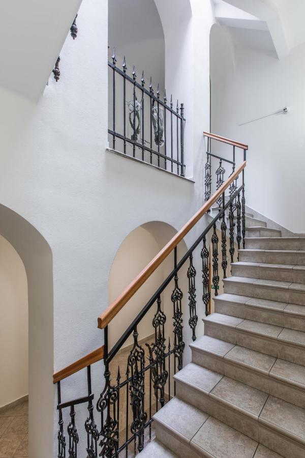 Hotel U Zlatého kohouta Kroměříž Esterno foto
