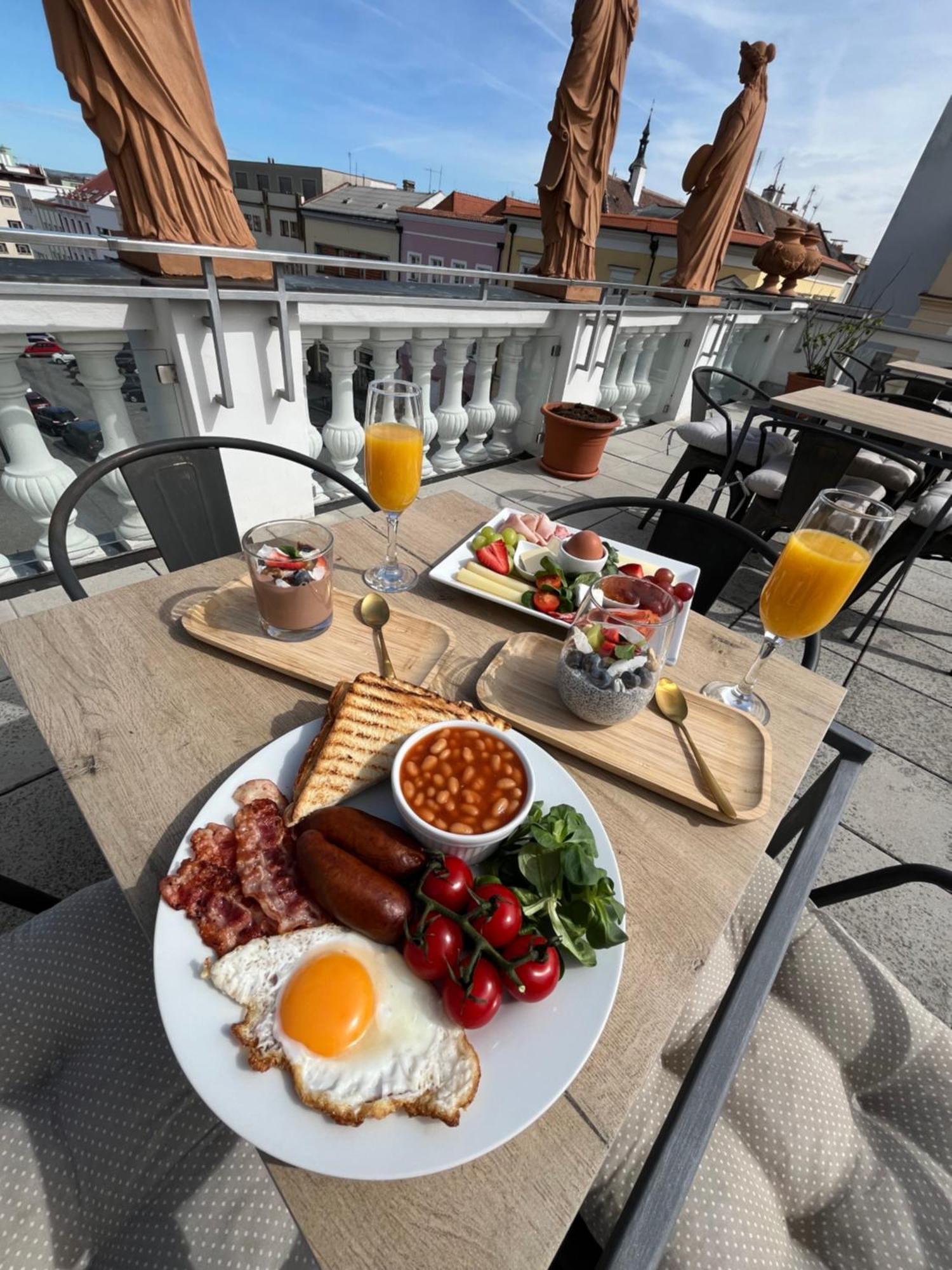 Hotel U Zlatého kohouta Kroměříž Esterno foto