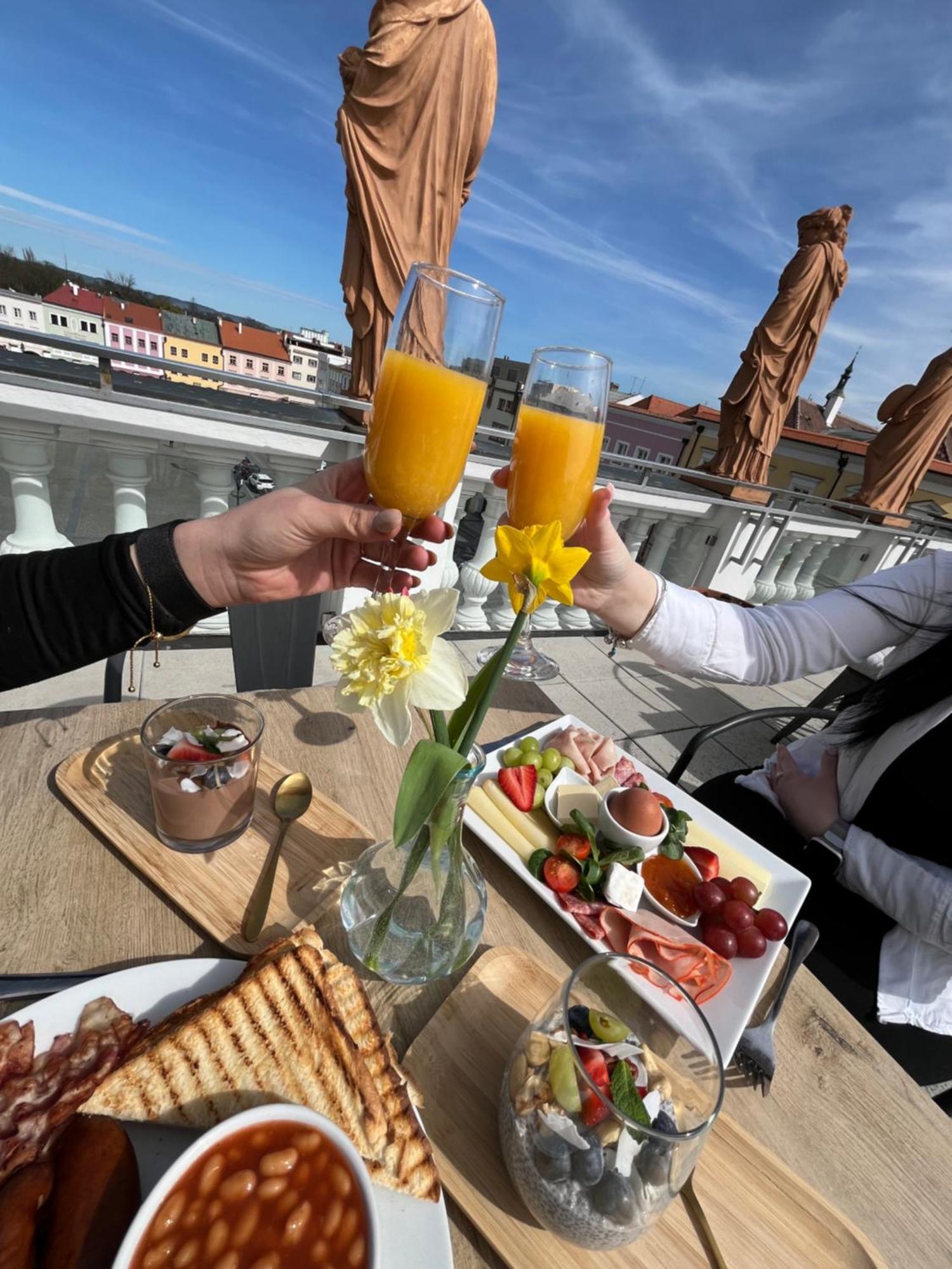 Hotel U Zlatého kohouta Kroměříž Esterno foto