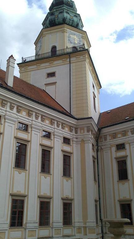 Hotel U Zlatého kohouta Kroměříž Esterno foto