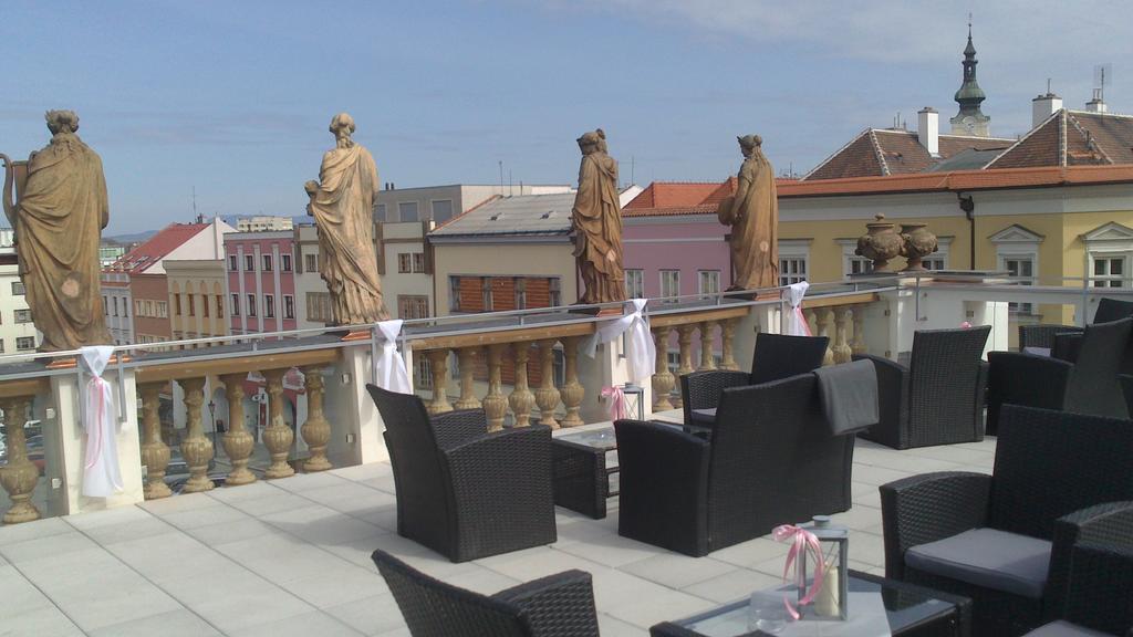 Hotel U Zlatého kohouta Kroměříž Esterno foto