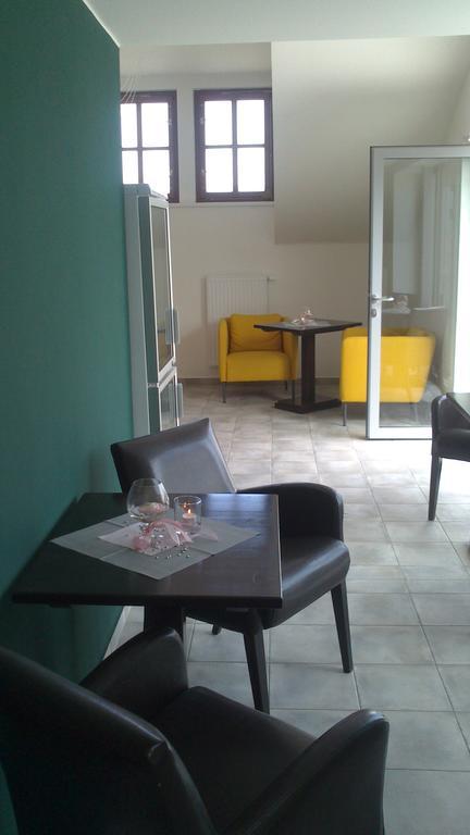 Hotel U Zlatého kohouta Kroměříž Esterno foto
