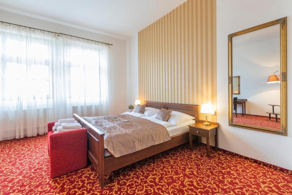 Hotel U Zlatého kohouta Kroměříž Esterno foto