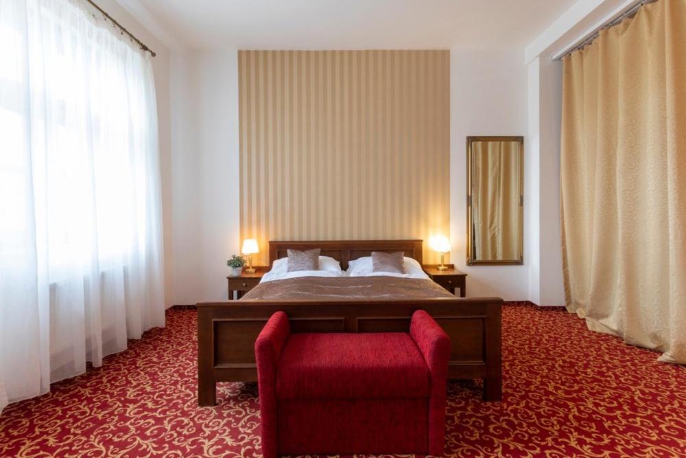 Hotel U Zlatého kohouta Kroměříž Esterno foto