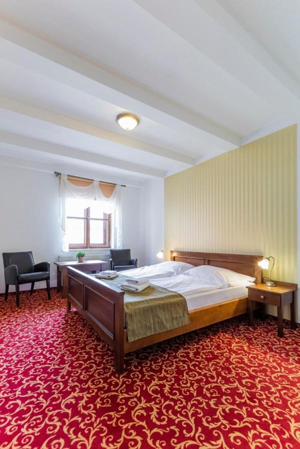 Hotel U Zlatého kohouta Kroměříž Esterno foto