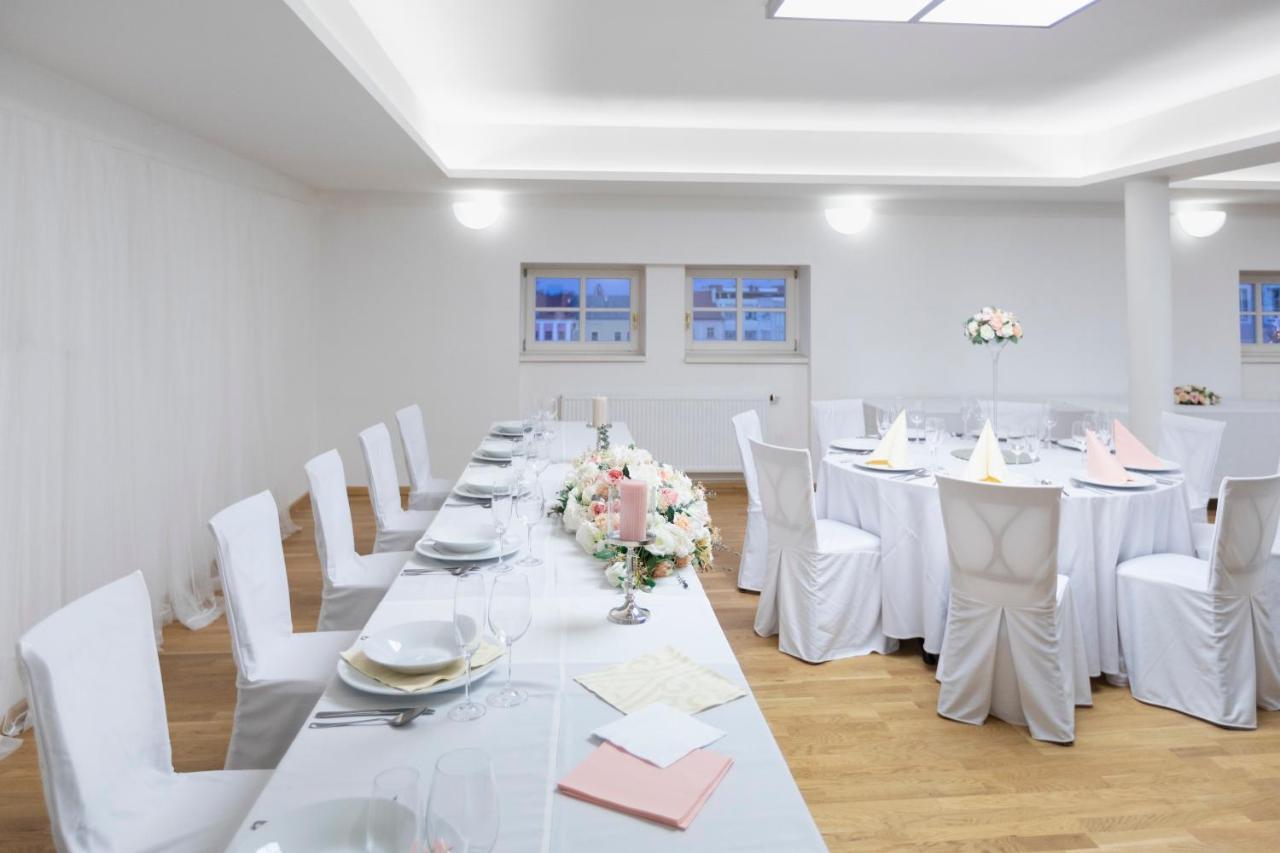 Hotel U Zlatého kohouta Kroměříž Esterno foto